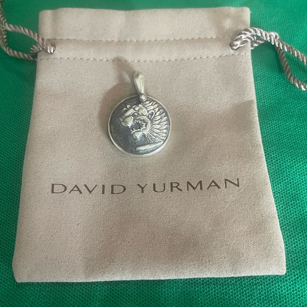 David yurman men,s sterling Silver petrvs 26 mm Amulet pendant